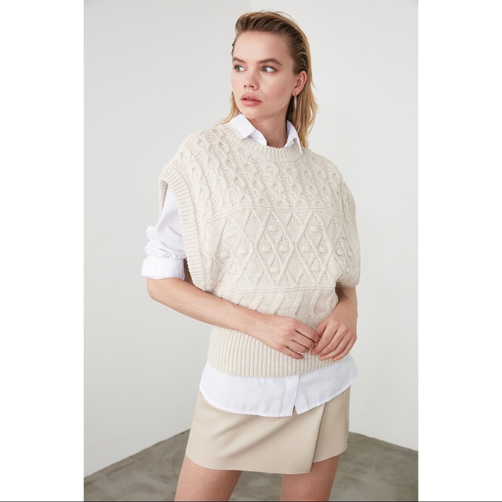 NWT Beige V Neck Woman Knitwear Sweater Medium - Picture 2 of 11